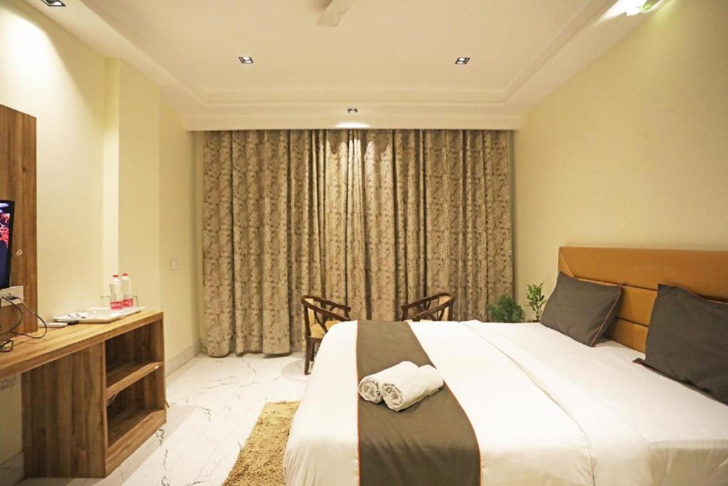 Hotel Royal Paradise By Kdson Új-Delhi Kültér fotó