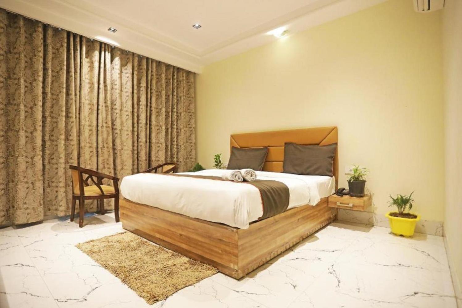 Hotel Royal Paradise By Kdson Új-Delhi Kültér fotó