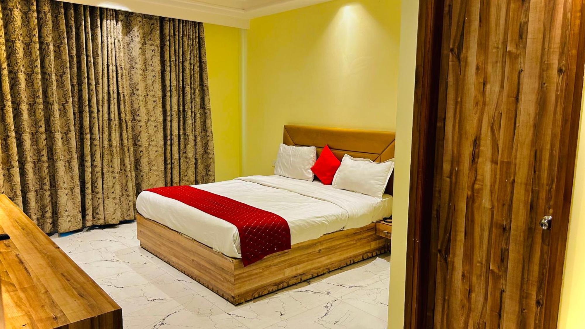 Hotel Royal Paradise By Kdson Új-Delhi Kültér fotó