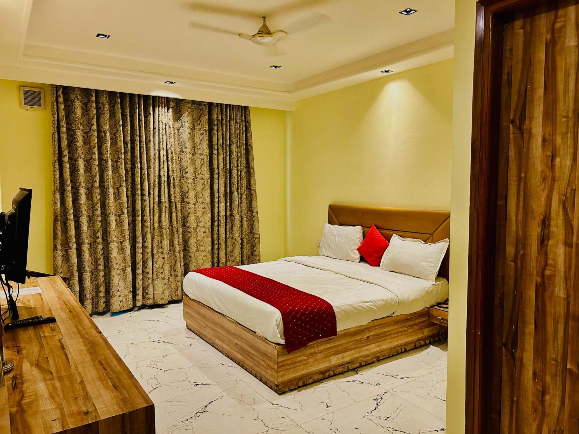 Hotel Royal Paradise By Kdson Új-Delhi Kültér fotó
