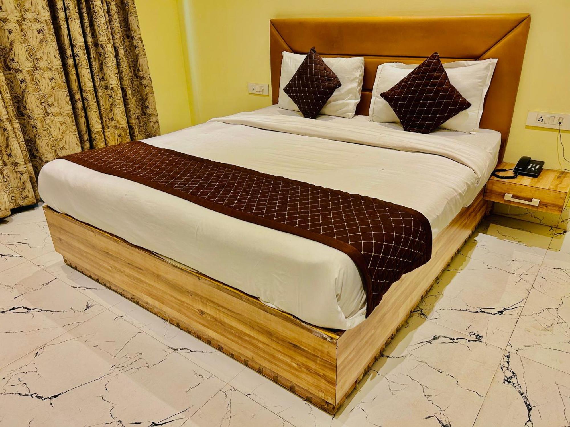 Hotel Royal Paradise By Kdson Új-Delhi Kültér fotó
